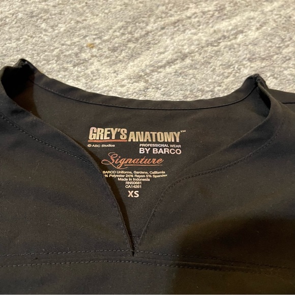WOMEN’S GREY’S ANATOMY SCRUB - Picture 3 of 5